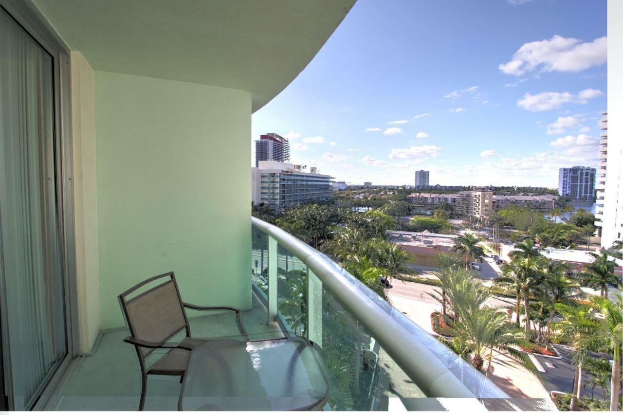 Hollywood Condo Room photo